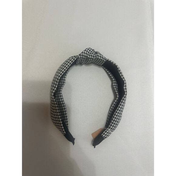 Houndstooth Knotted Headband – Classic Chic Vibes 🖤🤍 - Picture 4 of 5